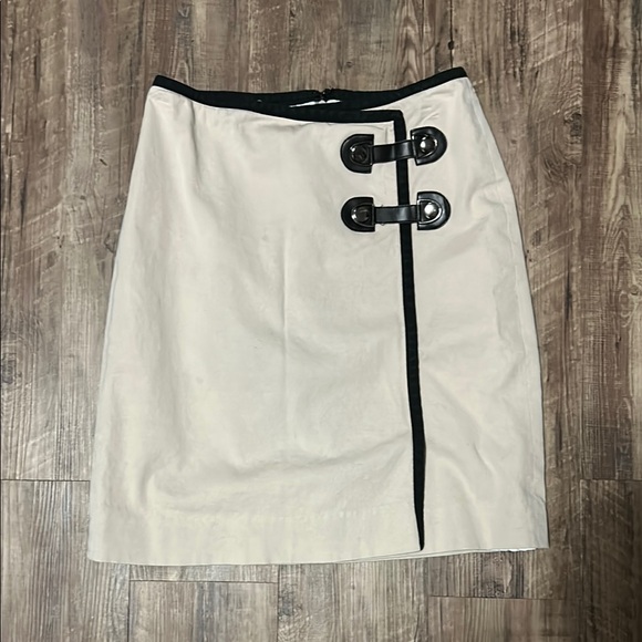 Donna Degnan Dresses & Skirts - Donna Degnan Stylish Cream Skirt with Black Accents, two spots shown on pictures